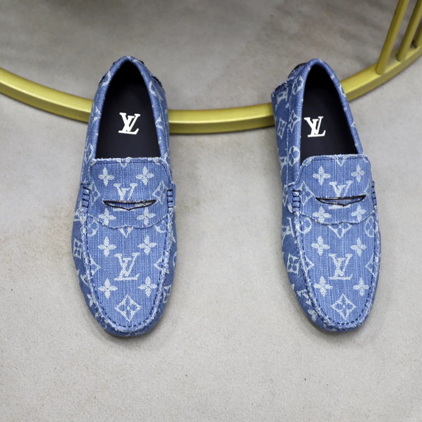 Ex-factory price: 480💰【LV】Louis Vuitton ⚠️High-end men’s driving and pedal series ⚠️38-44 (customized for 45) ⚠️All original cowhide leather! Thick and soft! Made entirely of calfskin lining! Rubber sheet anti-slip beanie sole! Three-dimensional package technology! Fashionable and classic! Handicrafts! Original high quality! Feel free to compare!